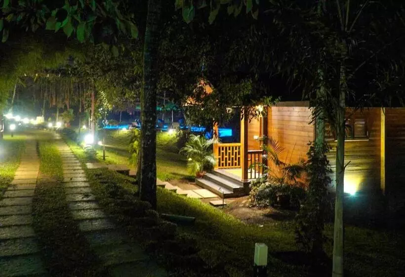 ペンション Room In Guest Room   Lakerose Wayanad Resort   Superior Lake View