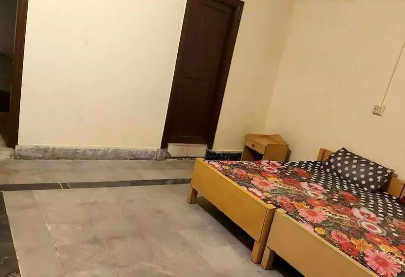 پانسیون Shahrukh Heights