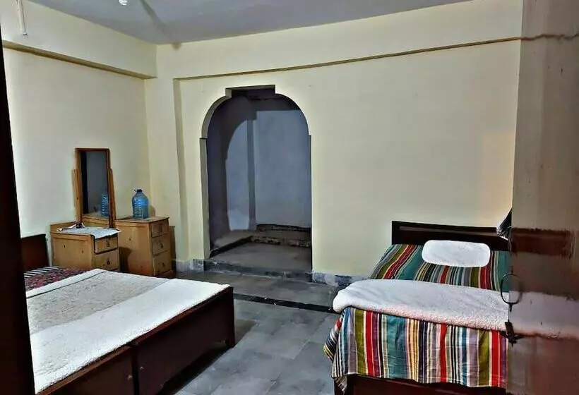 پانسیون Shahrukh Heights