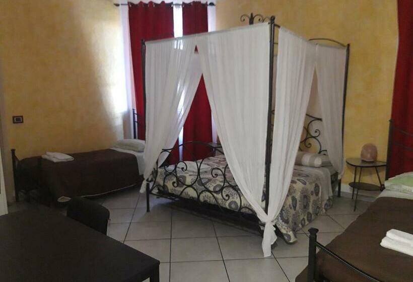 ペンション Triple Room With Private Bathroom