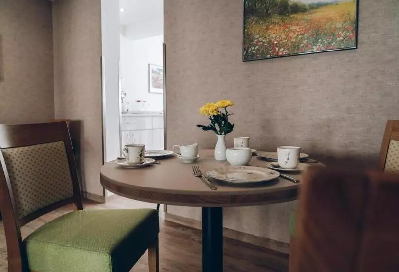 Adelheid Hotel Garni