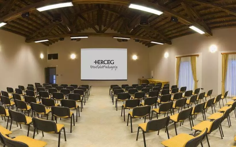 هتل Herceg Etno Selo Međugorje