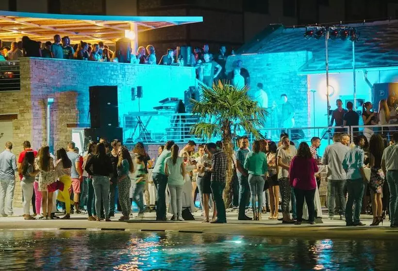 هتل Herceg Etno Selo Međugorje