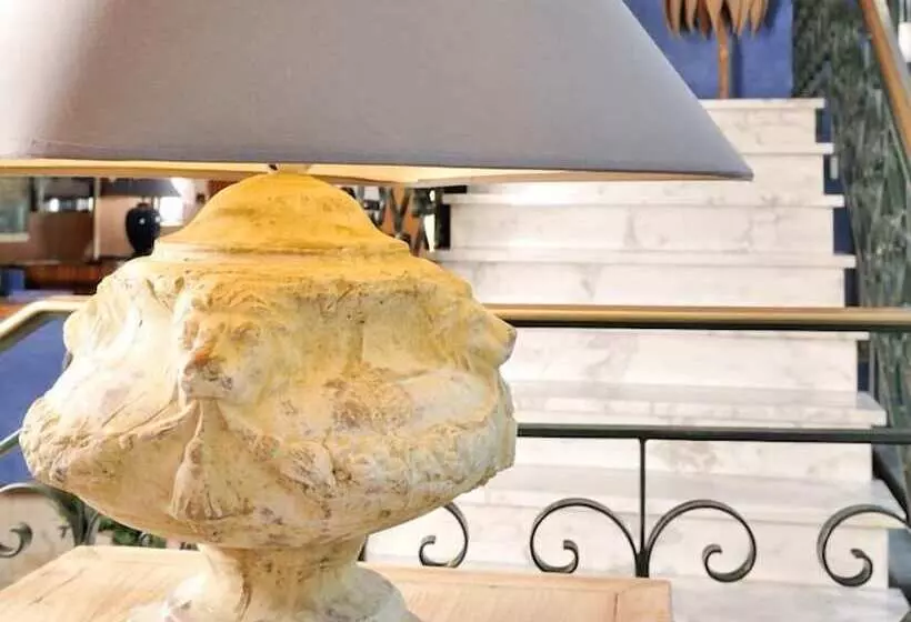 فندق Hôtel De L Avenue