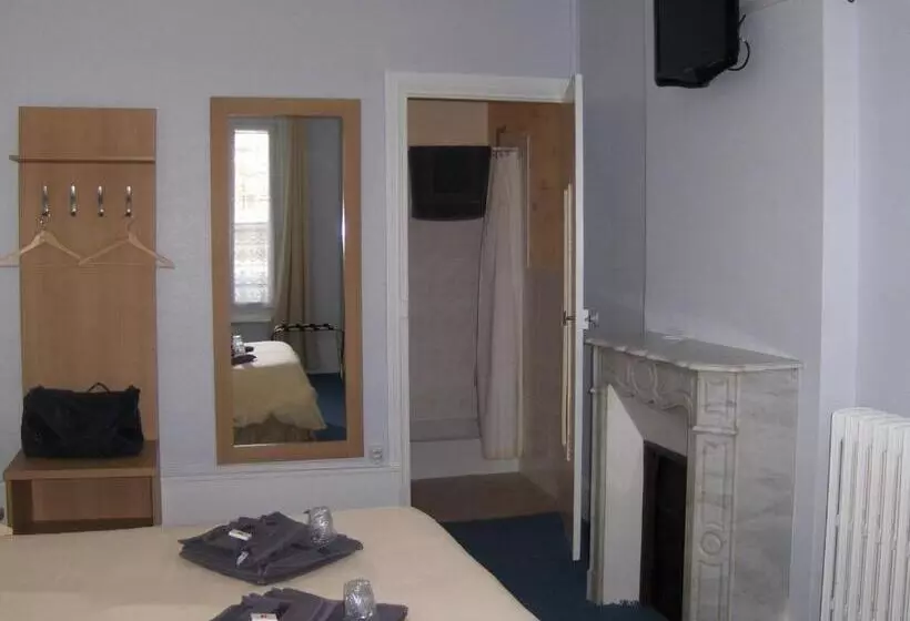 Отель La Tour De Crecy