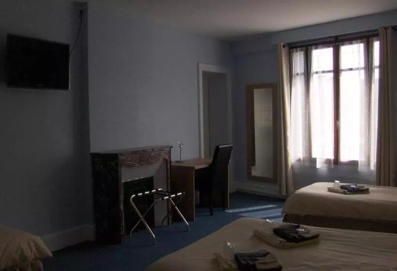 Отель La Tour De Crecy