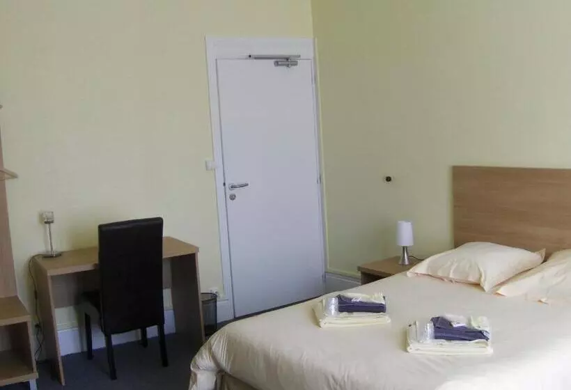 Отель La Tour De Crecy