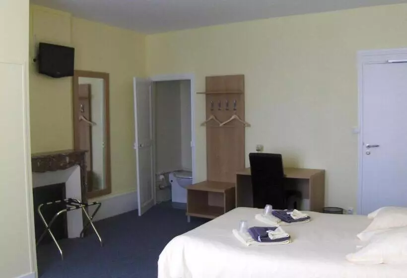 Отель La Tour De Crecy