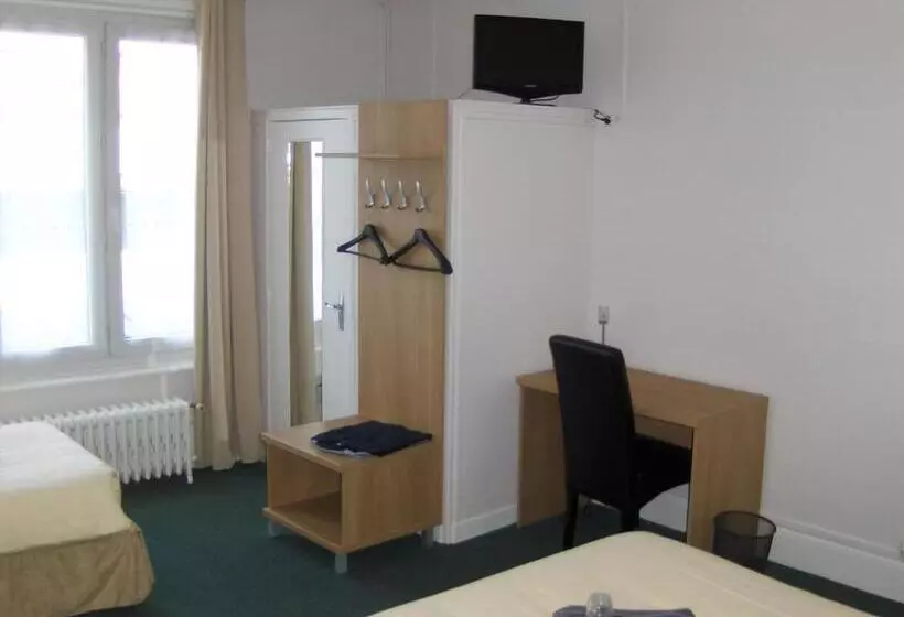 Отель La Tour De Crecy