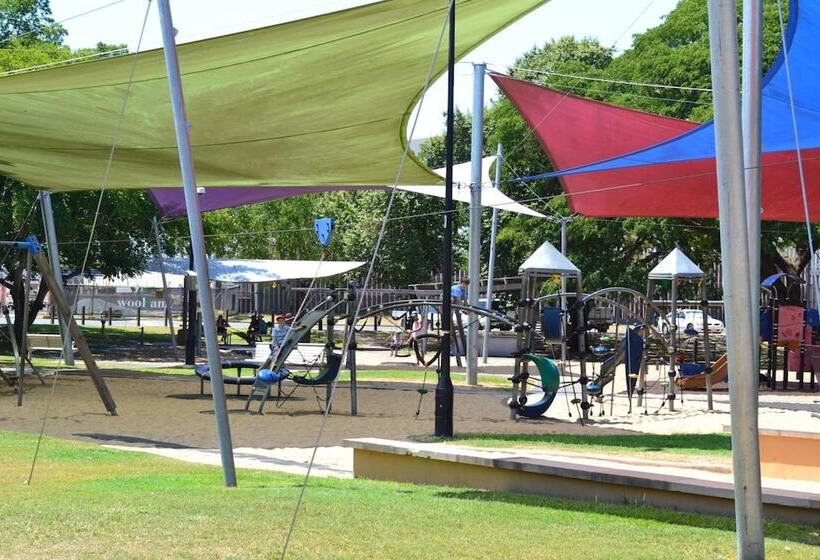 Rockhampton Riverside Central Hotel Official