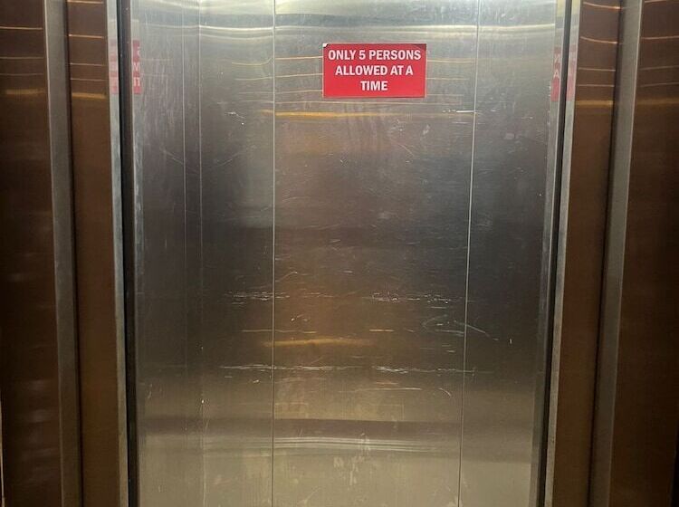 ホテル Avenue Suites