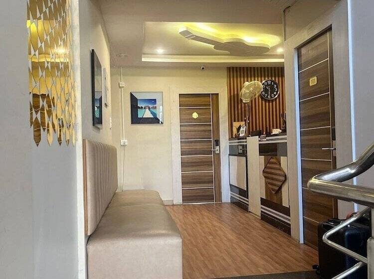 ホテル Avenue Suites