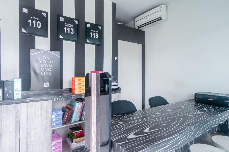 בית מלון כפרי Oyo Life 2837 Apartment Dramaga Tower