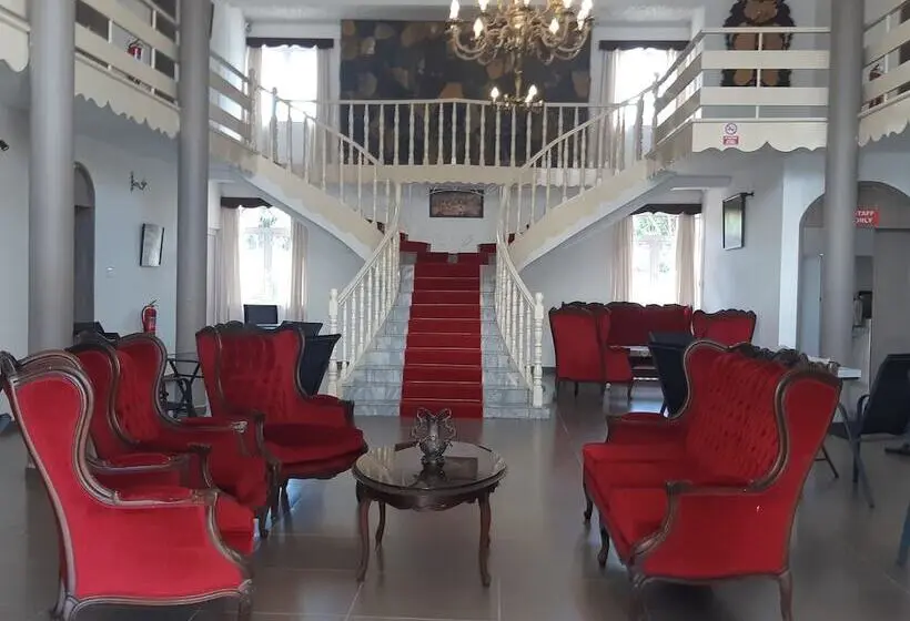 تختخواب و صبحانه Palais Otentik Restaurant N Hotel At Pointe Aux Cannonier Is Well Situated
