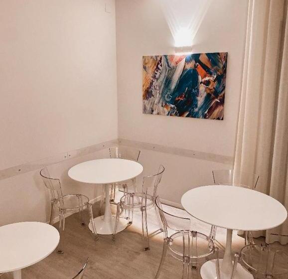 تختخواب و صبحانه Midtown Salerno