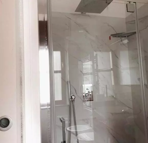 تختخواب و صبحانه Midtown Salerno