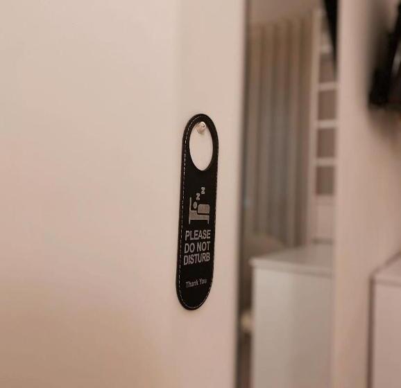 تختخواب و صبحانه Midtown Salerno