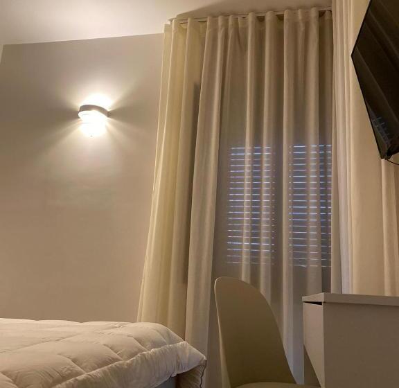 تختخواب و صبحانه Midtown Salerno