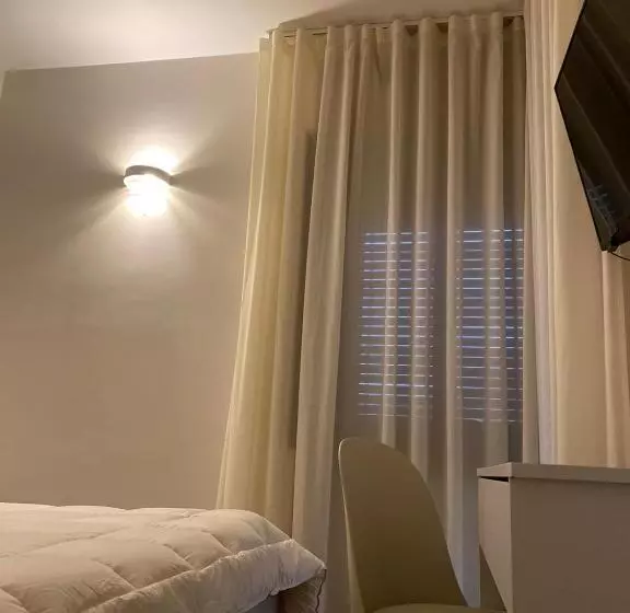 تختخواب و صبحانه Midtown Salerno