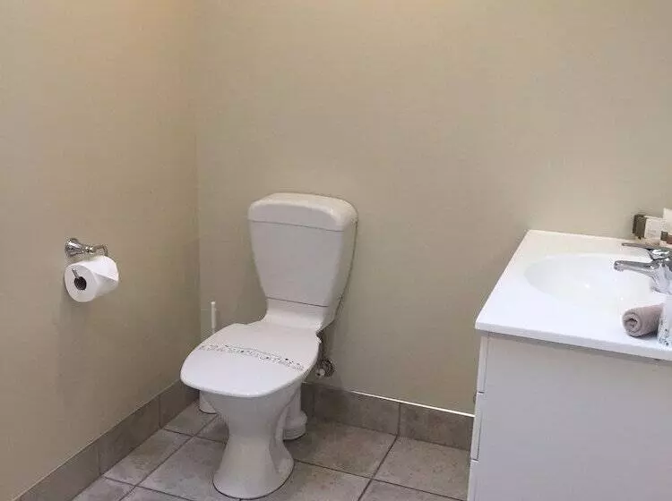 Fairway Motel & Apartments