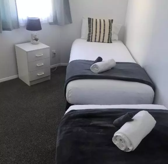 Fairway Motel & Apartments