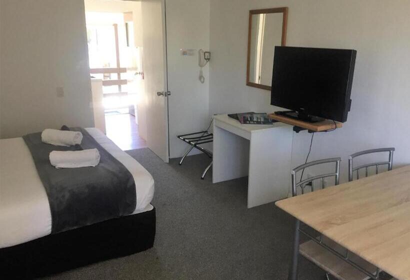 Fairway Motel & Apartments