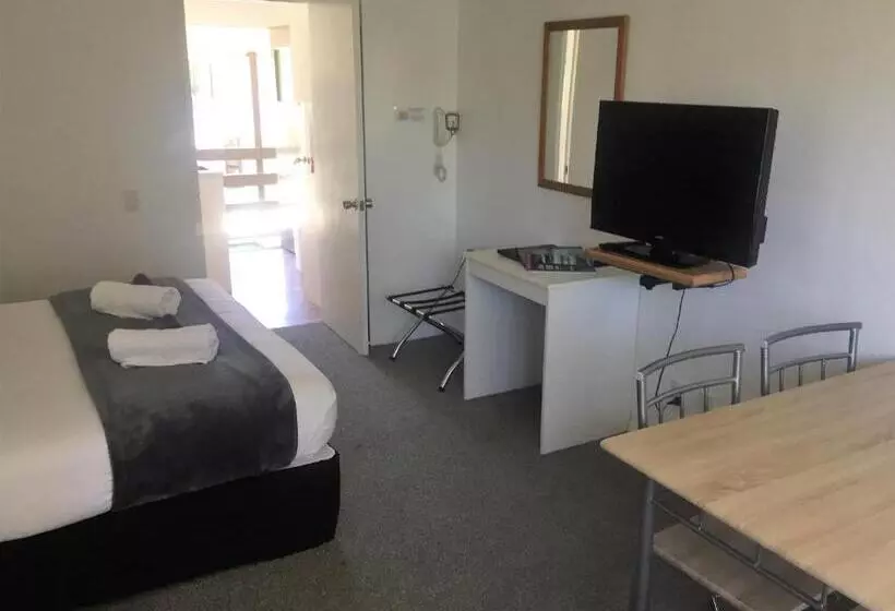 Fairway Motel & Apartments