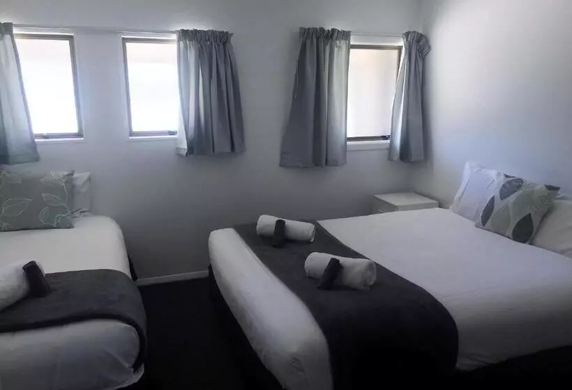 Fairway Motel & Apartments