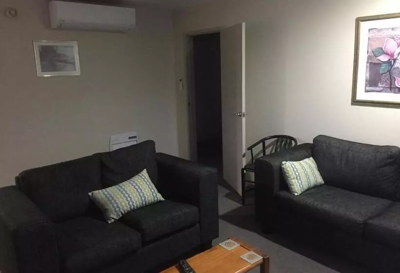 Fairway Motel & Apartments