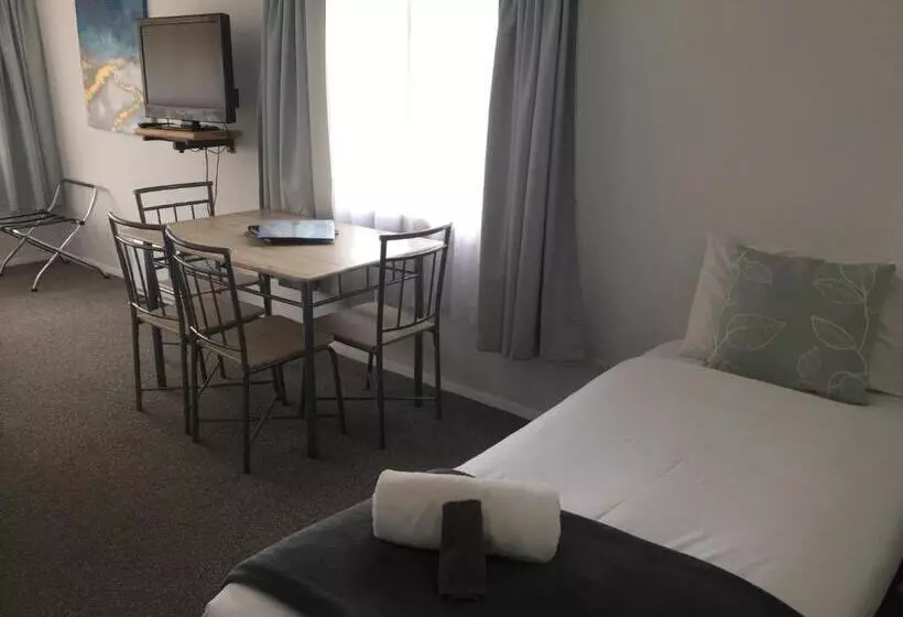 Fairway Motel & Apartments