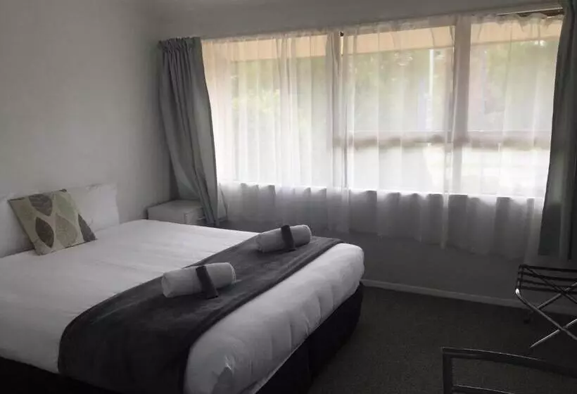 Fairway Motel & Apartments