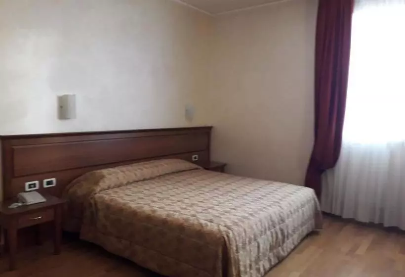 Отель Albergo Ristorante Campanile Azzurro