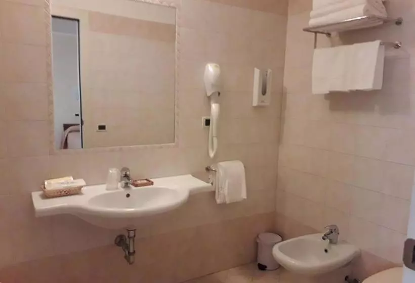 Отель Albergo Ristorante Campanile Azzurro