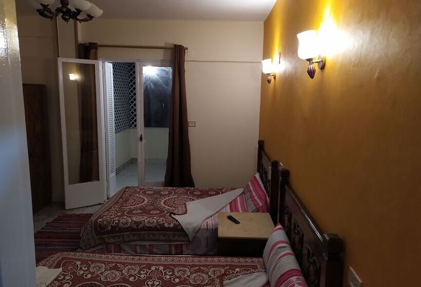 هتل Cairo Moon Hostel
