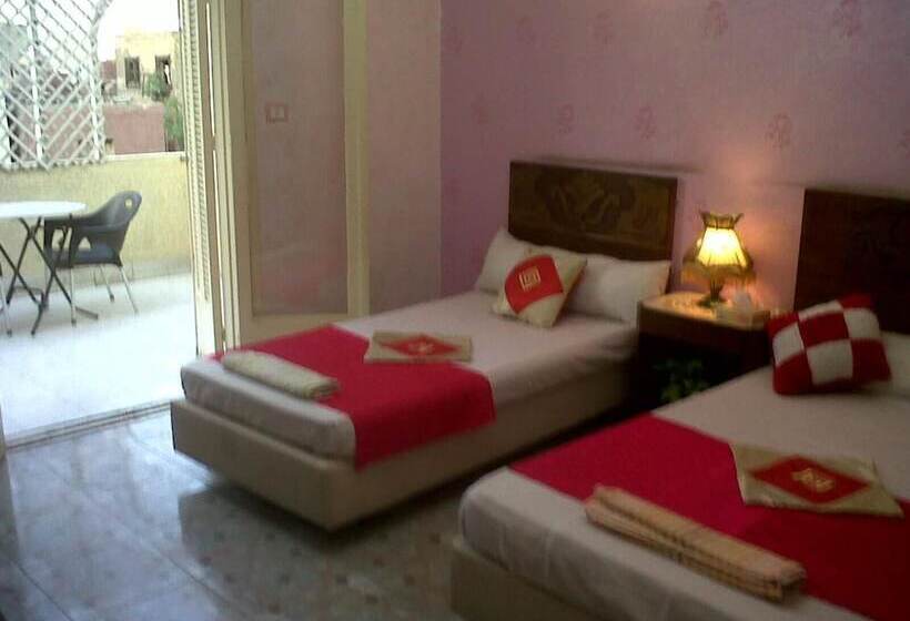 هتل Cairo Moon Hostel