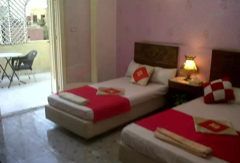 هتل Cairo Moon Hostel