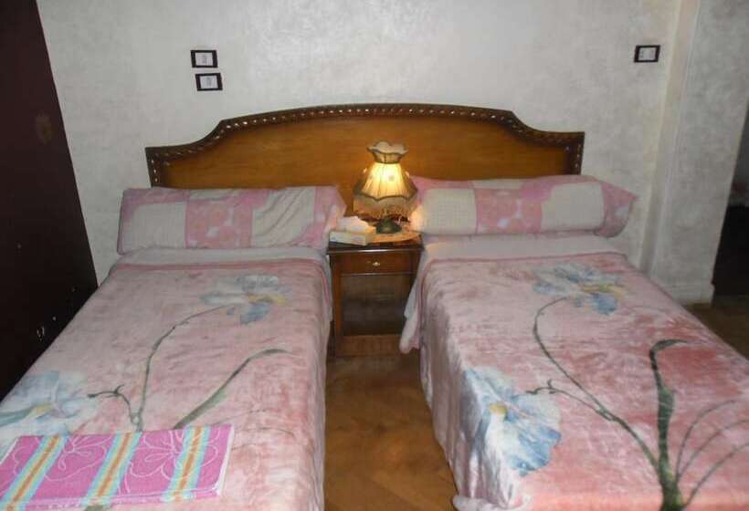 هتل Cairo Moon Hostel