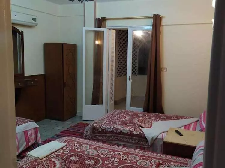 هتل Cairo Moon Hostel