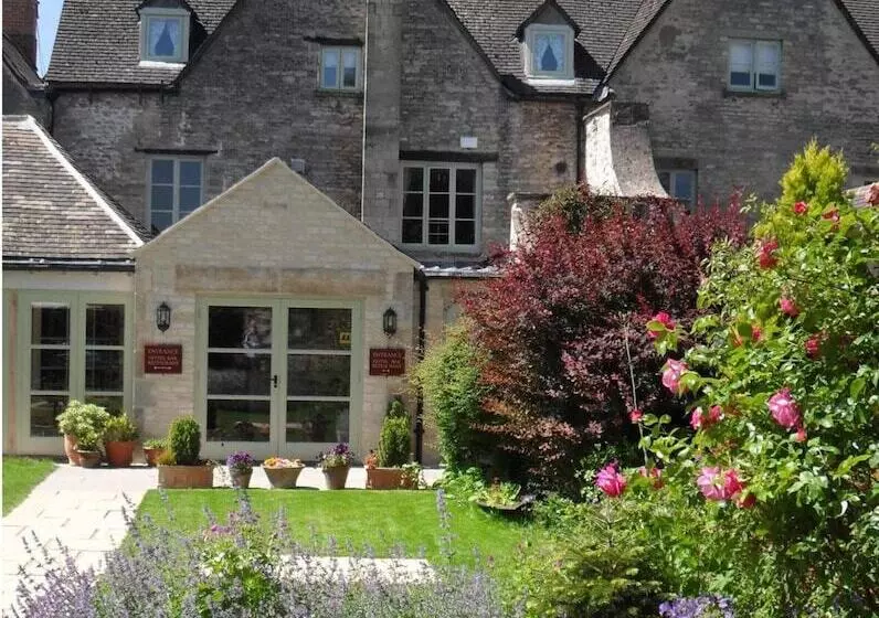 Corinium Hotel & Restaurant