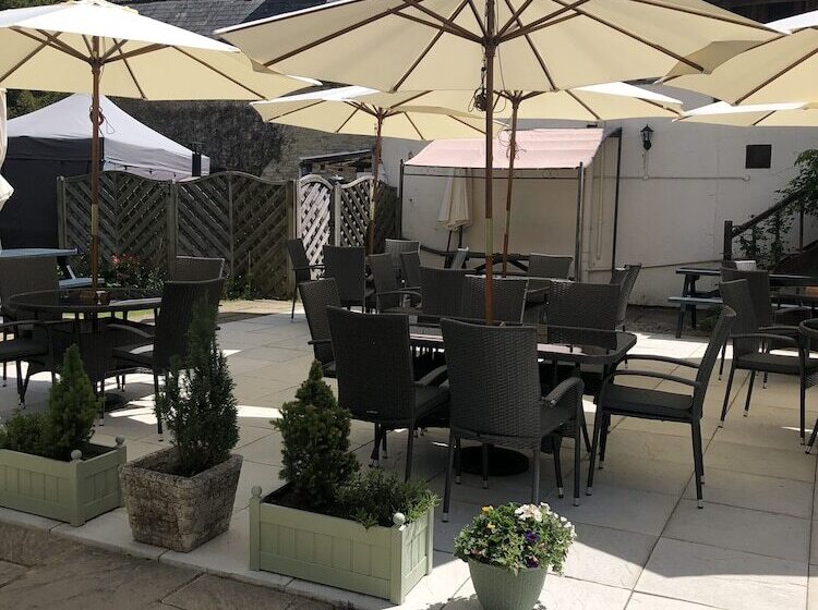 Corinium Hotel & Restaurant