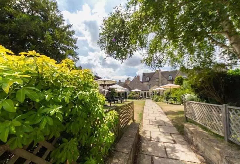 Corinium Hotel & Restaurant