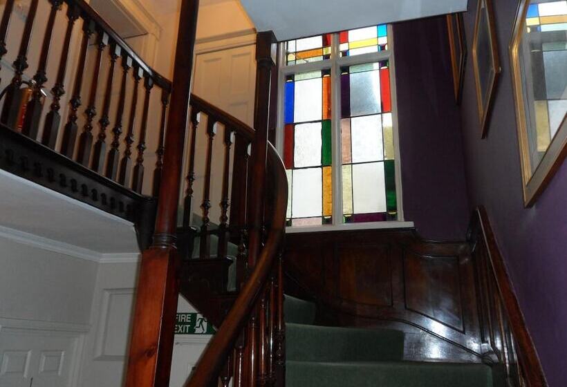 Corinium Hotel & Restaurant