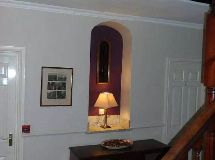 Corinium Hotel & Restaurant