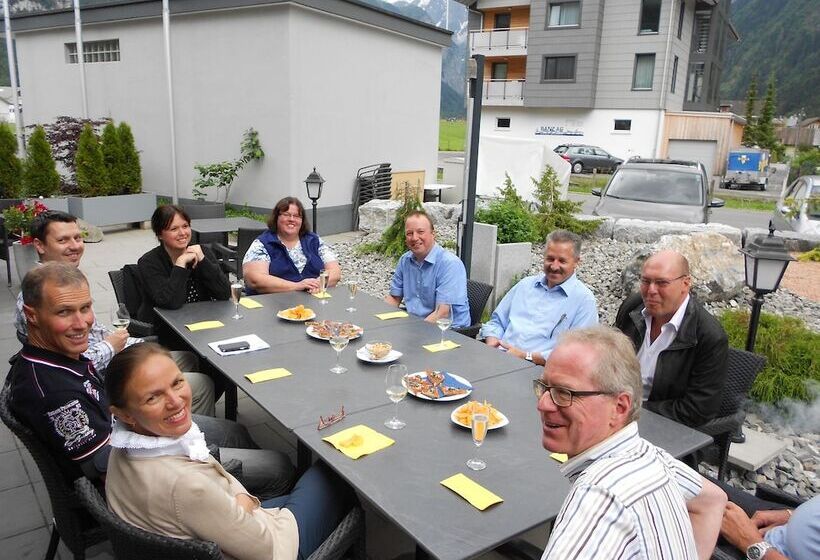 בית מלון כפרי Hahnenblick