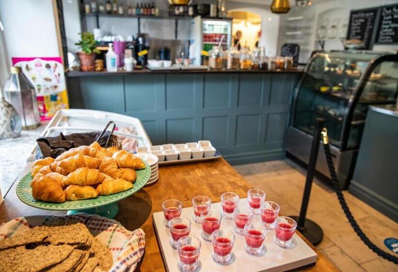 هتل L Breda Blick