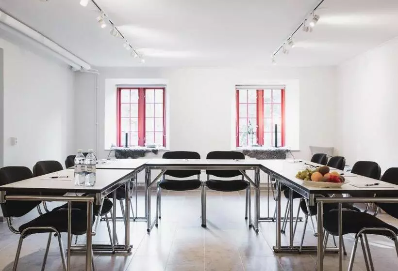 هتل L Breda Blick