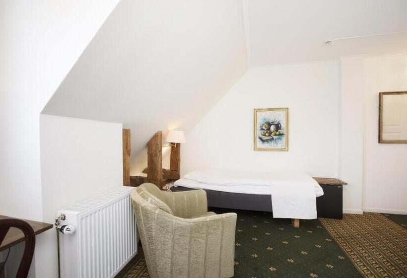 هتل L Breda Blick