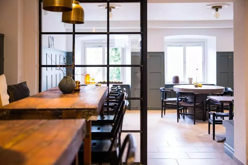 هتل L Breda Blick