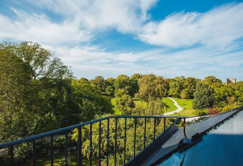 هتل L Breda Blick