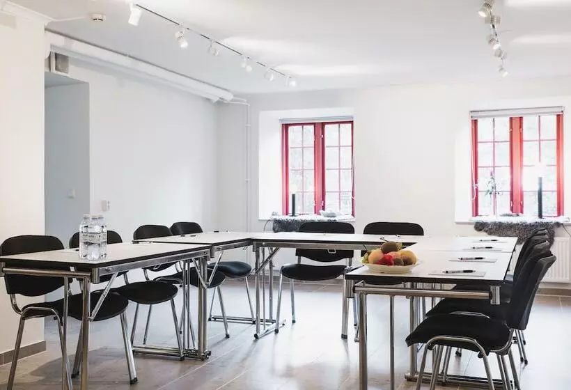 هتل L Breda Blick